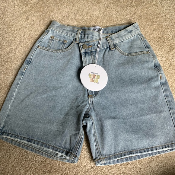 Princess Polly Brontë beach denim asymmetrical shorts - Picture 3 of 7